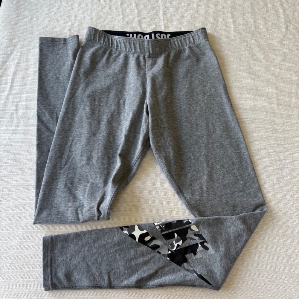Nike Sportswear Womens Camo Swoosh Leggings Heather Grey Just Do It 744299-091 S